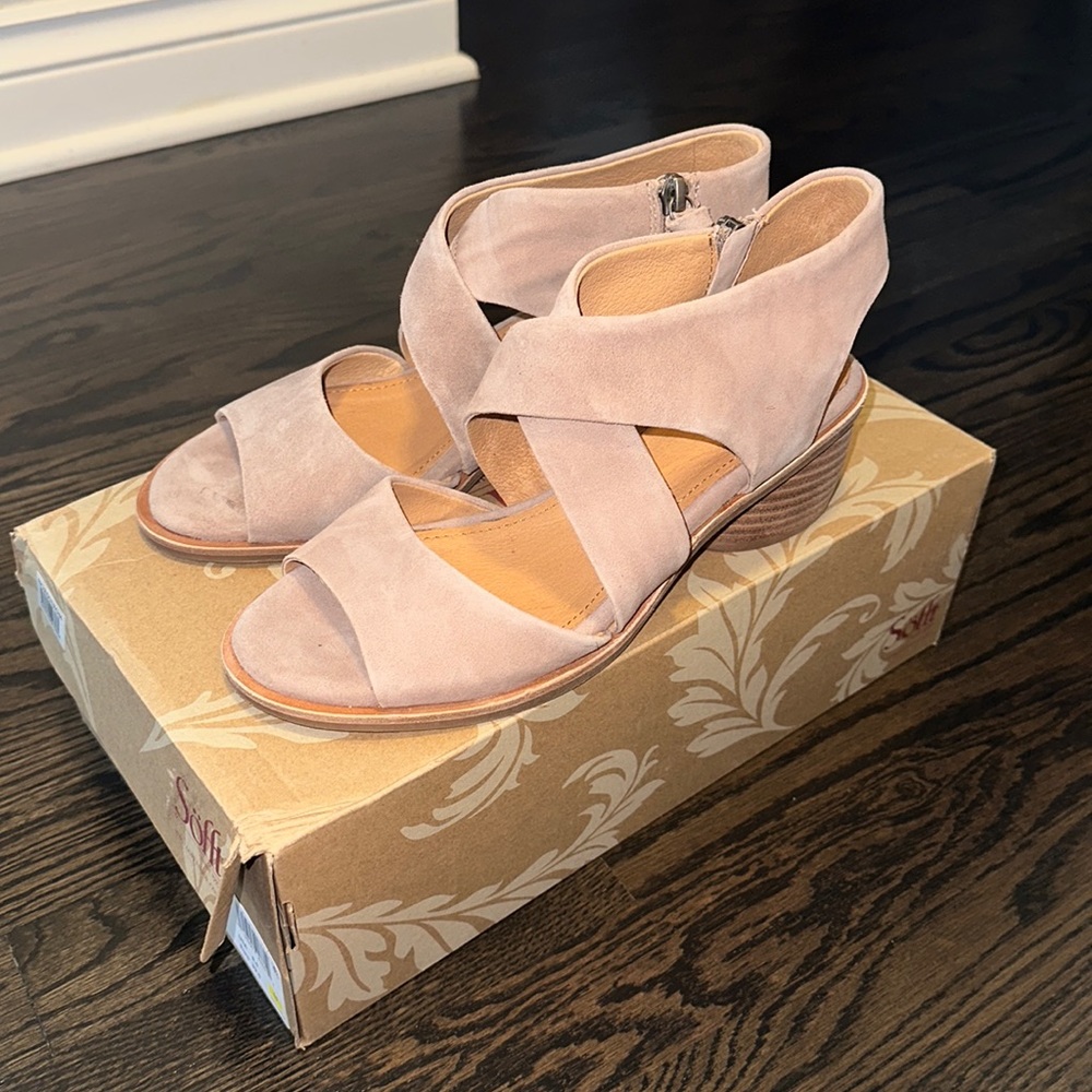Sofft strappy sandals